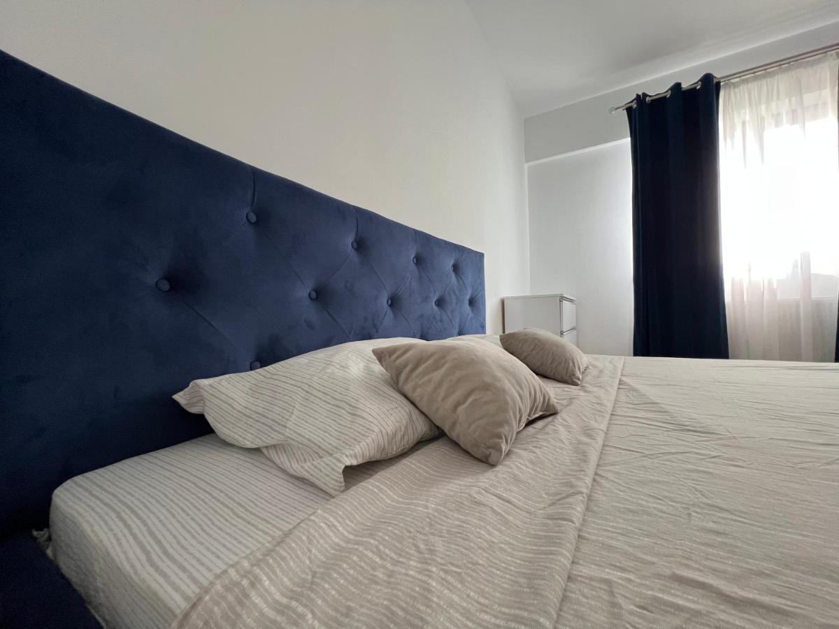 Aparthotel Lake Bukares Bagian luar foto